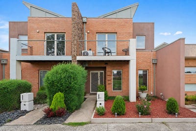 /international/au/11-pine-way-pakenham-vic-151524468/