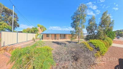/international/au/15-clementina-road-dongara-wa-151061756/