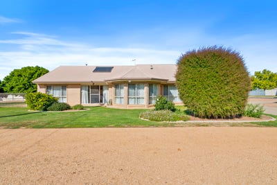 /international/au/76-russell-street-numurkah-vic-151071140/
