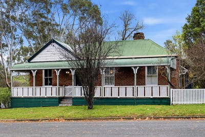 /international/au/3-leake-street-bowning-nsw-151455308/