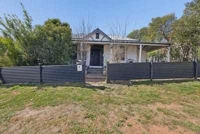 /international/au/31-brock-street-young-nsw-152684832/