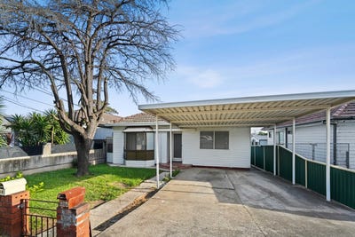 /international/au/68-napoleon-road-greenacre-nsw-152638720/