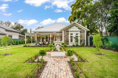 /international/au/13-addison-road-bolwarra-nsw-148436752/