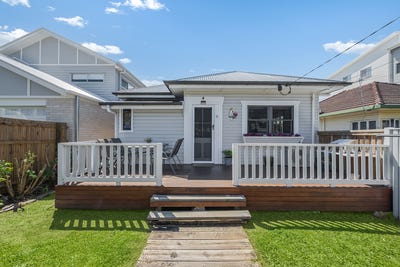 /international/au/6-manley-street-redcliffe-qld-152474384/