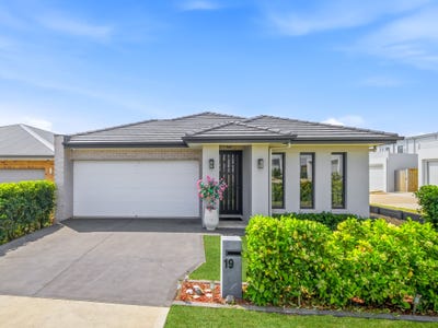 /international/au/19-songbird-close-oran-park-nsw-152449080/