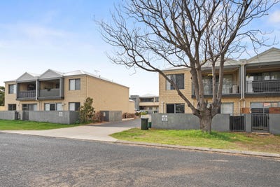 /international/au/3-20-service-street-mandurah-wa-151314396/