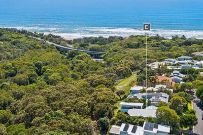 /international/au/20-seafarer-court-castaways-beach-qld-150570660/