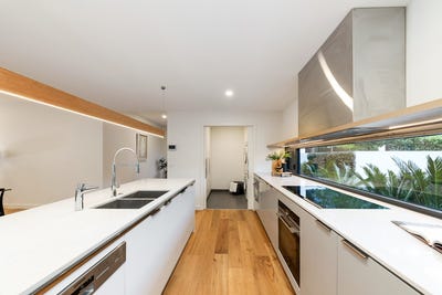 /international/au/1-22-canberra-avenue-forrest-act-150976112/