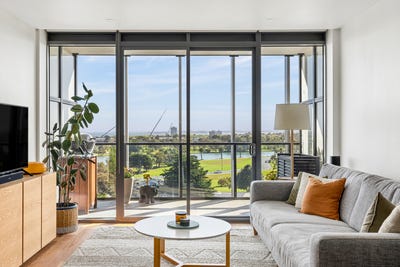 /international/au/712-55-queens-road-melbourne-vic-152586544/
