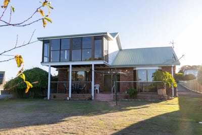 /international/au/2-frederick-street-hawley-beach-tas-151071356/