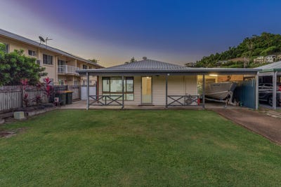 /international/au/11-20-pandanus-drive-cannonvale-qld-150730596/