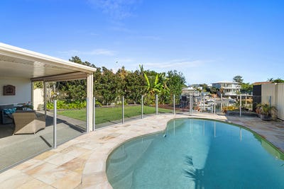 /international/au/2-coomaroo-crescent-minyama-qld-151425332/