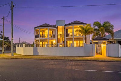 /international/au/4-320-esplanade-scarness-qld-152652704/