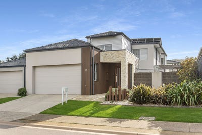 /international/au/17-seaspray-close-safety-beach-vic-151407300/