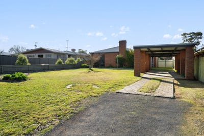 /international/au/24-banff-street-corowa-nsw-148747740/