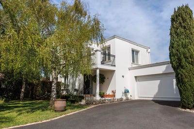 /international/au/4-25-hopes-rise-frankston-south-vic-152540776/