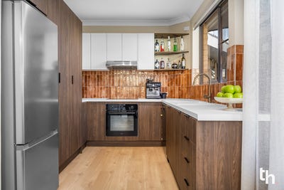 /international/au/4-37-nesca-parade-the-hill-nsw-152015612/