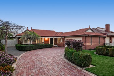 /international/au/15-bond-drive-taylors-lakes-vic-152443020/