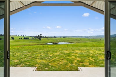/international/au/880-back-creek-road-gundaroo-nsw-152472628/