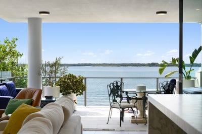 /international/au/1301-323-bayview-street-hollywell-qld-151199756/