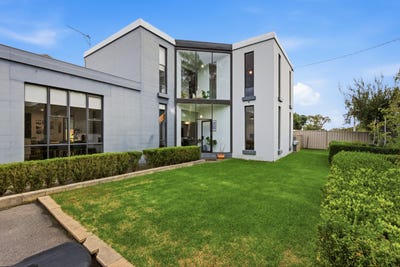 /international/au/9-shakespeare-street-spring-gully-vic-150735228/