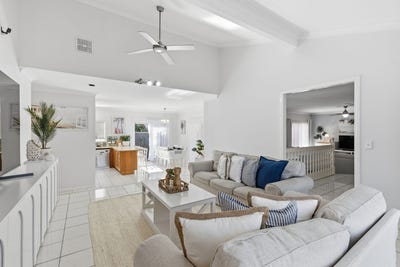 /international/au/2-poinsettia-crescent-calamvale-qld-151527080/