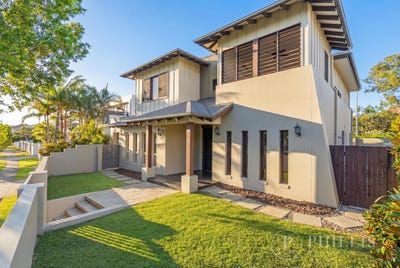 /international/au/104-compass-drive-biggera-waters-qld-150806324/