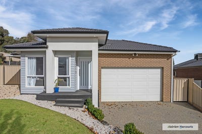 /international/au/12-paperbark-court-broadford-vic-151458716/