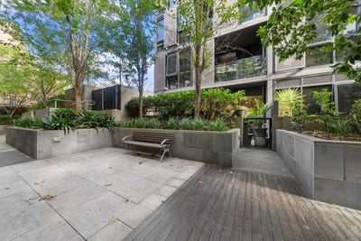 /international/au/11-68-leveson-street-north-melbourne-vic-151132652/