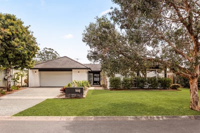 /international/au/7-hawksbury-crescent-wakerley-qld-152552712/