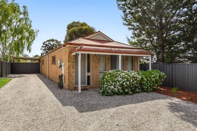 /international/au/17-recreation-road-mount-clear-vic-152616532/