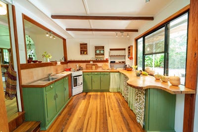 /international/au/21-scrub-street-kuranda-qld-148339024/