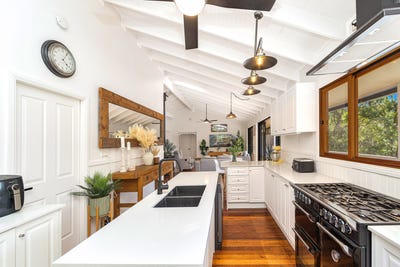 /international/au/6-summerlees-lane-yarramalong-nsw-151031760/