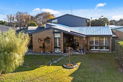 /international/au/8-endeavour-court-lakes-entrance-vic-148092464/