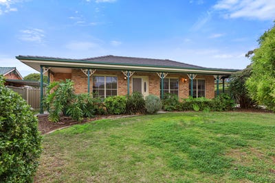 /international/au/19-honeysuckle-crescent-scone-nsw-151359444/