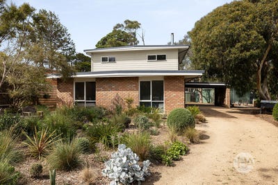 /international/au/7-kenneth-court-somers-vic-150778180/