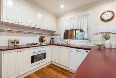 /international/au/11-cassinia-court-thurgoona-nsw-150998960/