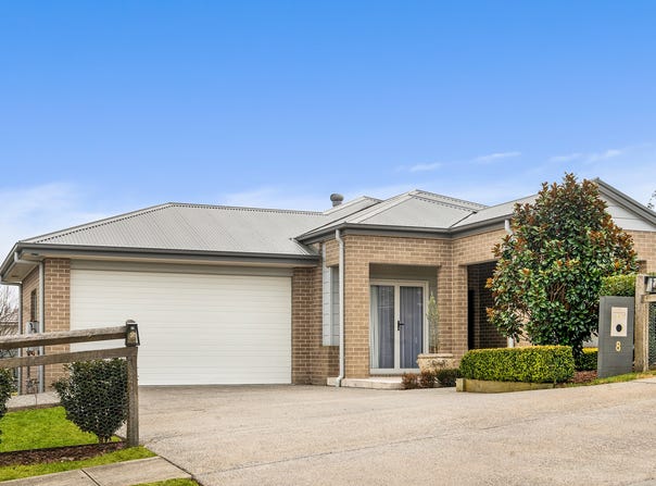 8 Caroline Avenue, Bowral, NSW 2576