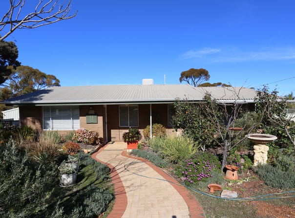 11 Bachelor Avenue, Kambalda East, WA 6442