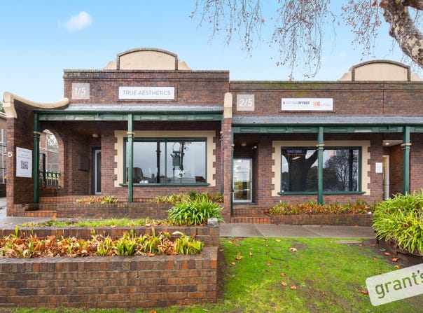 1 & 2, 5 Gloucester Avenue, Berwick, Vic 3806