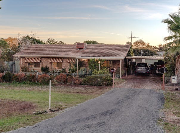 135 Hammer Street, Howlong, NSW 2643