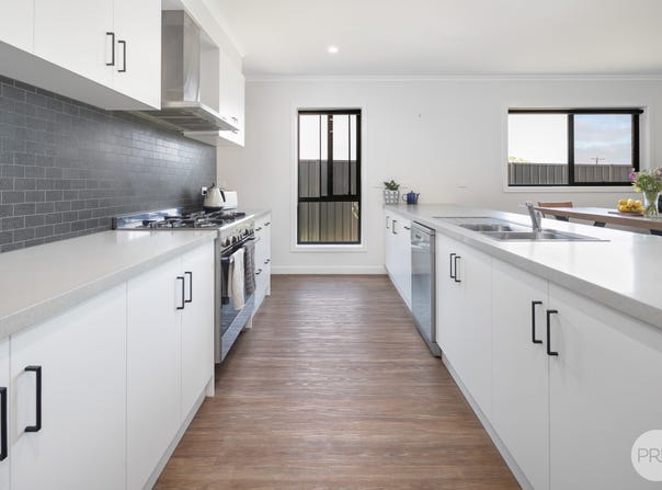 30 Camp Street, Creswick, Vic 3363