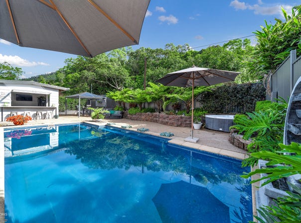 7 McFarlane Drive, Kanimbla, Qld 4870