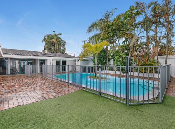 76 Salerno Street, Isle Of Capri, Qld 4217