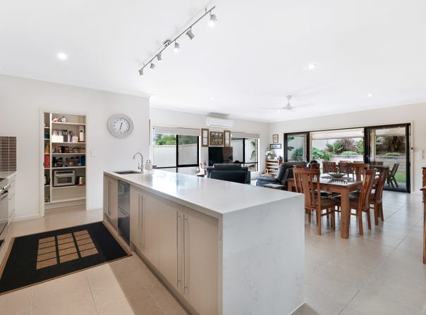 53 Harmsworth Road, Pacific Pines, Qld 4211