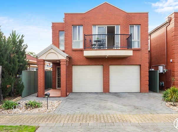 17B Windermere Crescent, Mawson Lakes, SA 5095