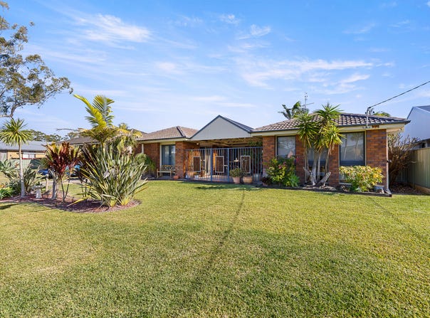18 Cape Street, Tuncurry, NSW 2428