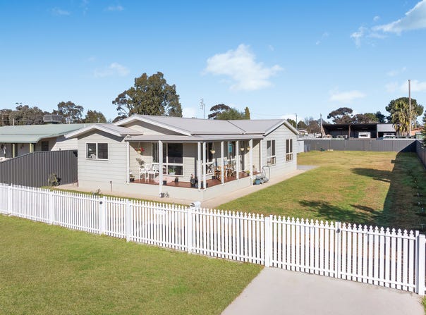 174 Camp Street, Temora, NSW 2666