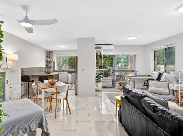 2/16 St Kilda Avenue, Broadbeach, Qld 4218