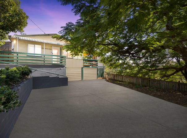 11 Henderson Road, Everton Hills, Qld 4053